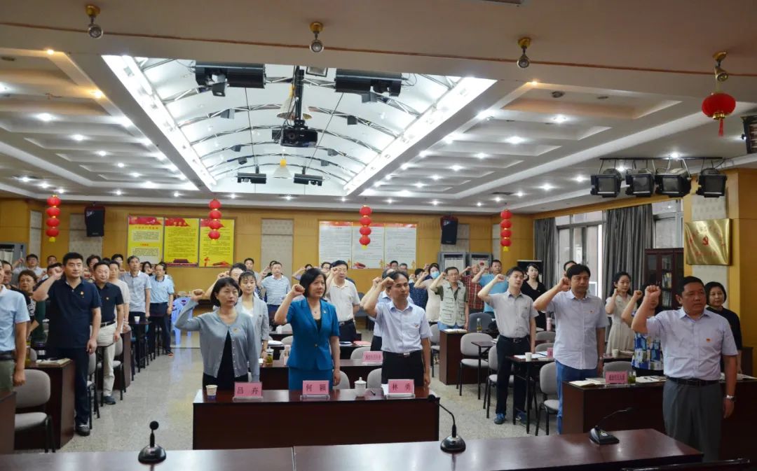 省文联举办庆“七一”主题党日活动(图7) 省文联举办庆“七一”主题党日活动(图7)